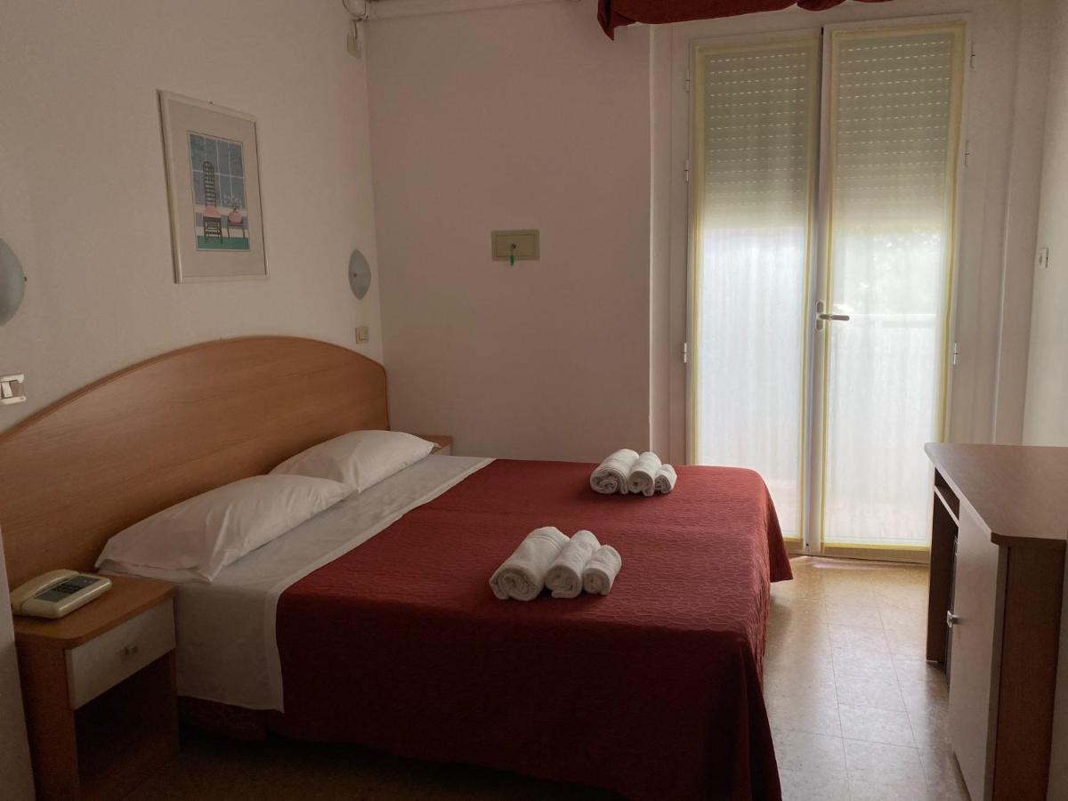 Hotel Chery Milano Marittima Bagian luar foto
