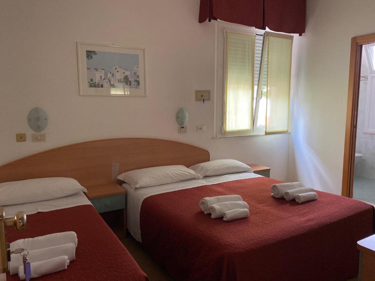 Hotel Chery Milano Marittima Bagian luar foto