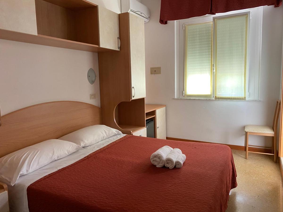 Hotel Chery Milano Marittima Bagian luar foto