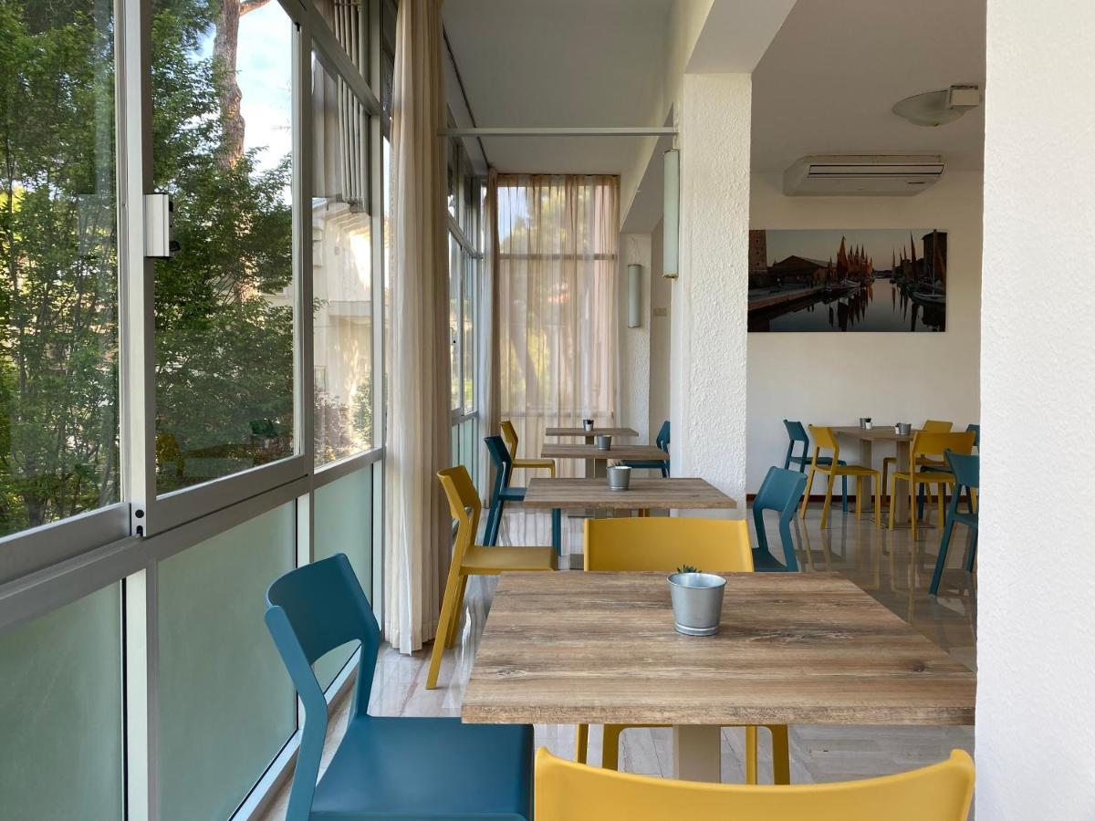 Hotel Chery Milano Marittima Bagian luar foto