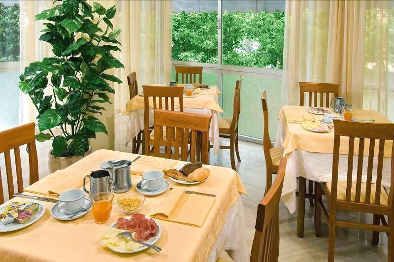 Hotel Chery Milano Marittima Bagian luar foto
