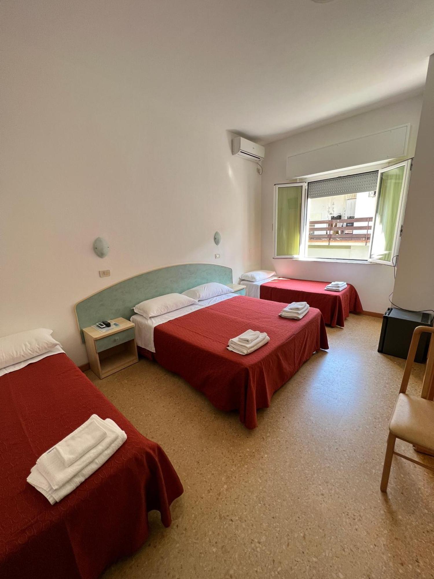 Hotel Chery Milano Marittima Bagian luar foto