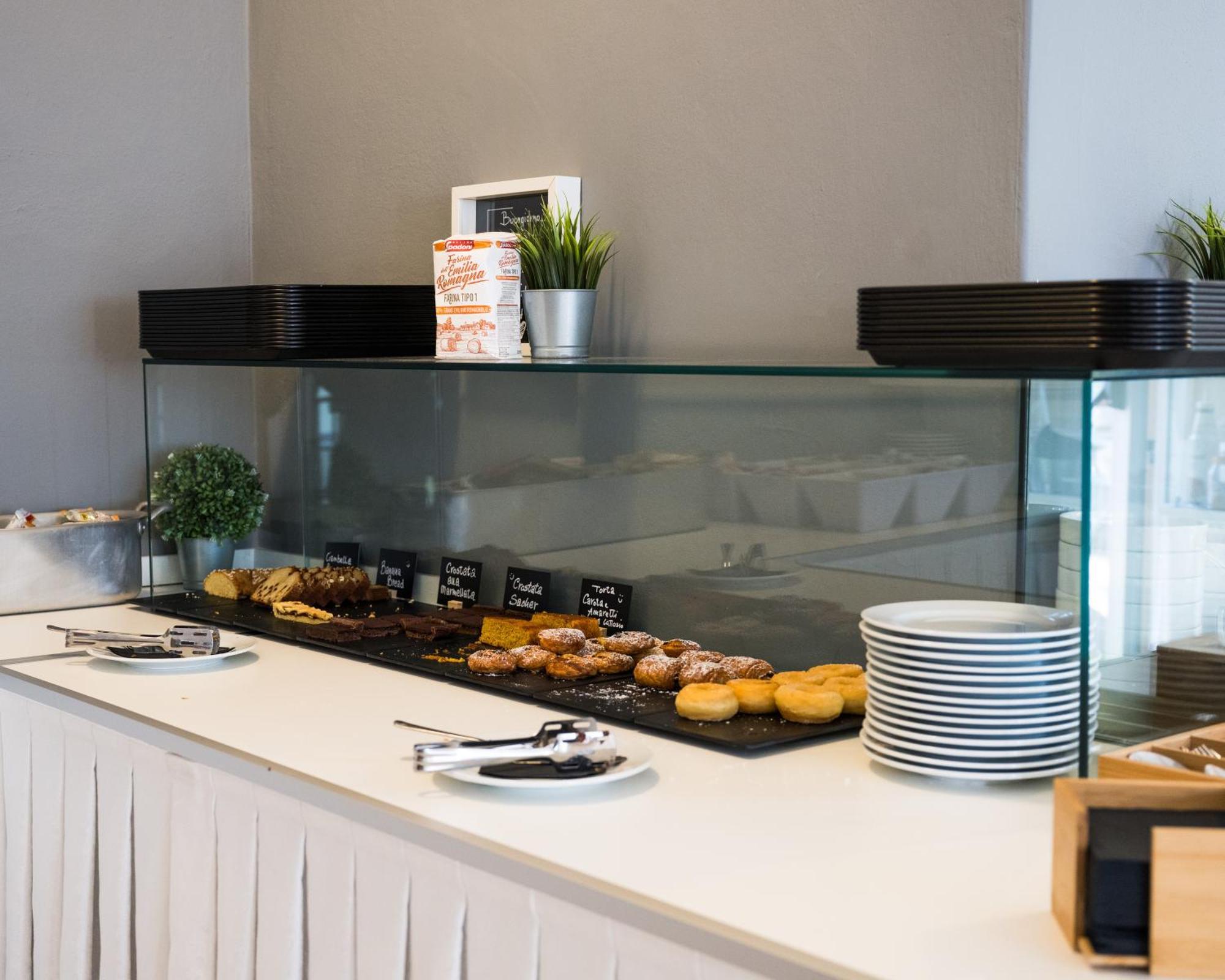 Hotel Chery Milano Marittima Bagian luar foto