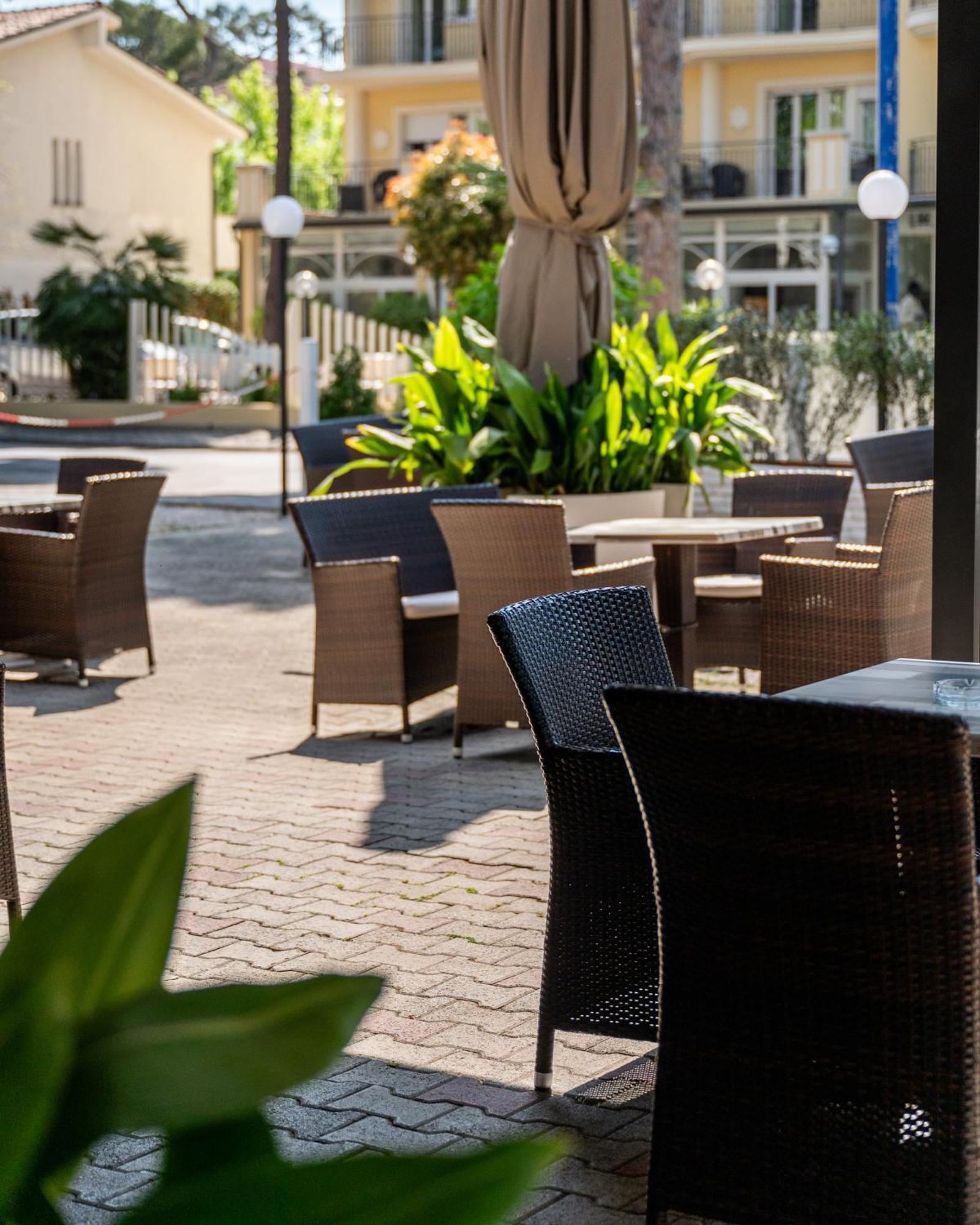 Hotel Chery Milano Marittima Bagian luar foto