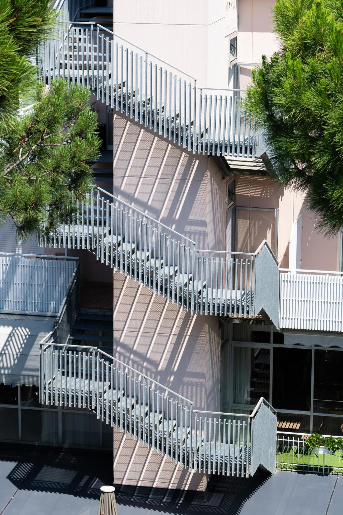 Hotel Chery Milano Marittima Bagian luar foto